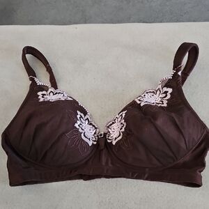 Elegant Brown Wireless Bra with Delicate Cream Floral Embroidered Appliques